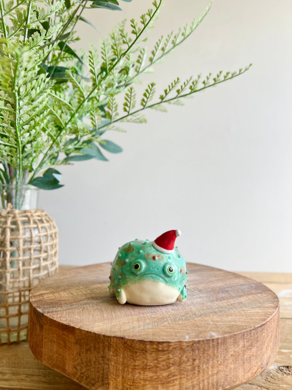 Festive grumpy Froggo bud vase #2, photo 2 of 11