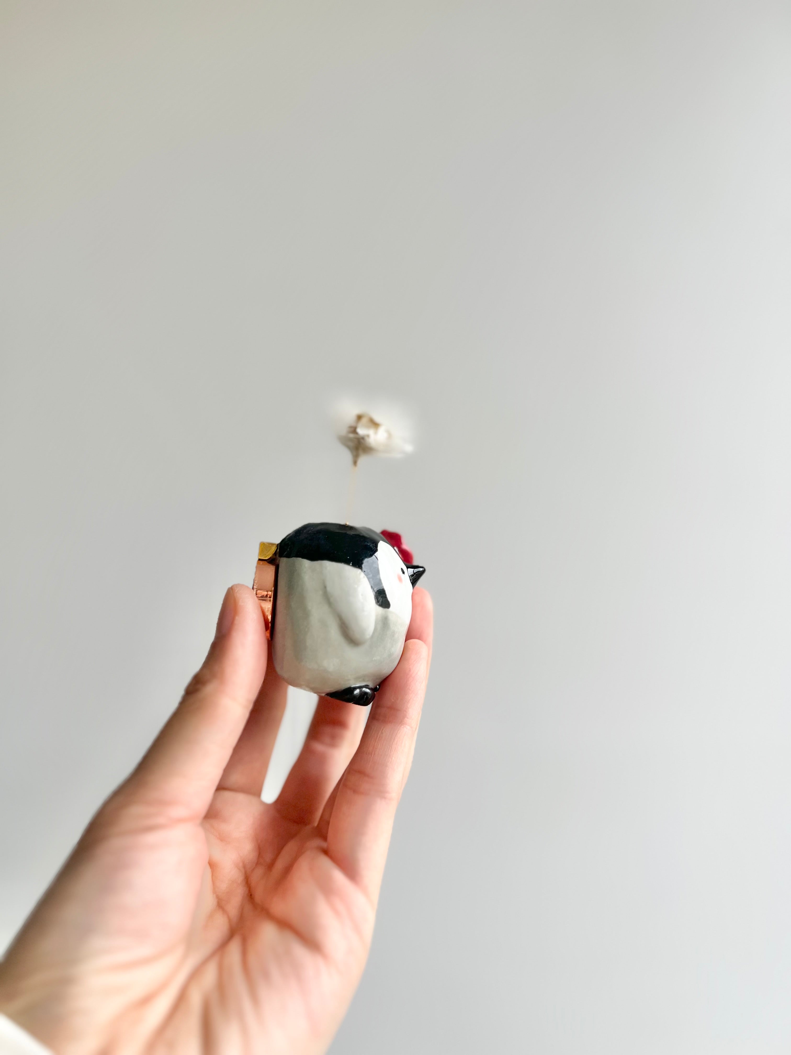 Bud vase magnet