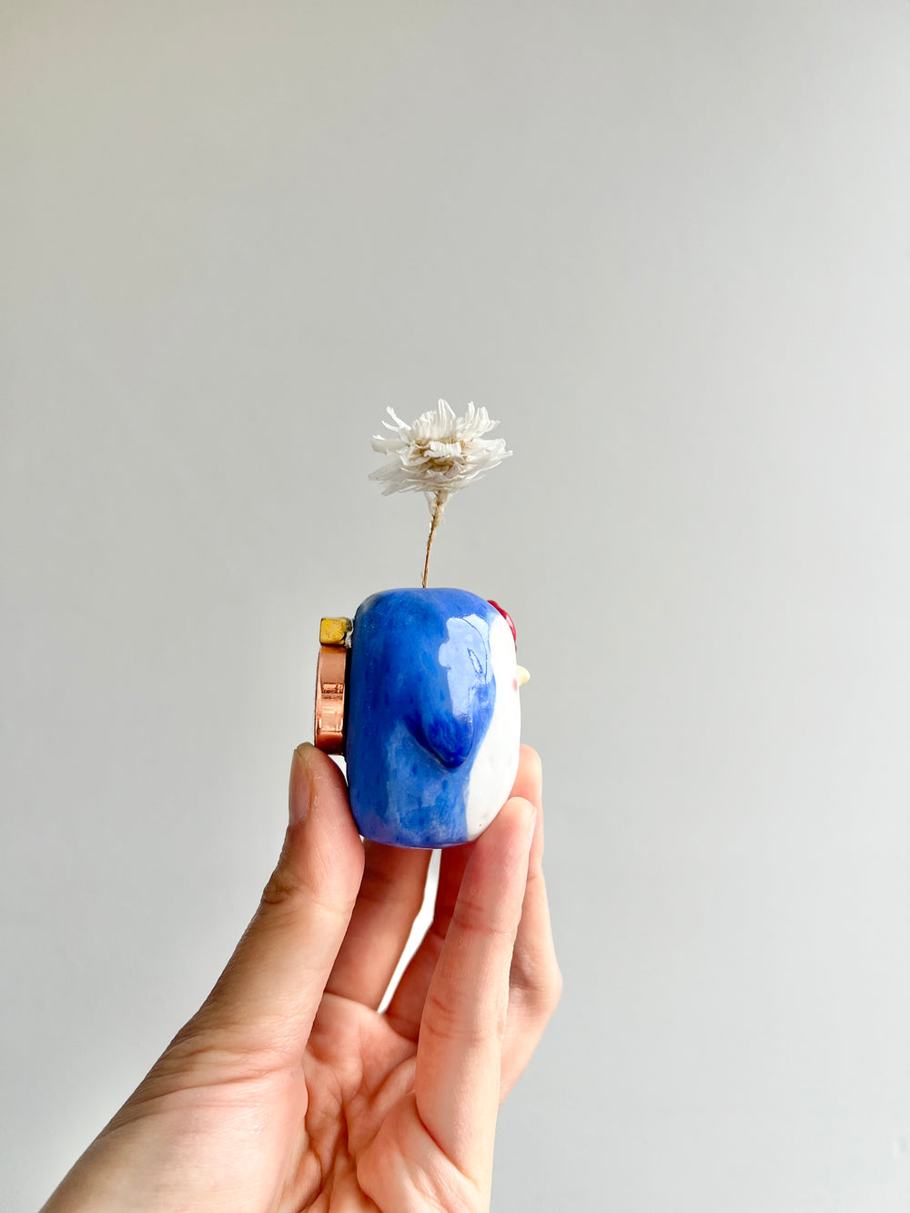 Bud vase magnet, photo 2 of 3