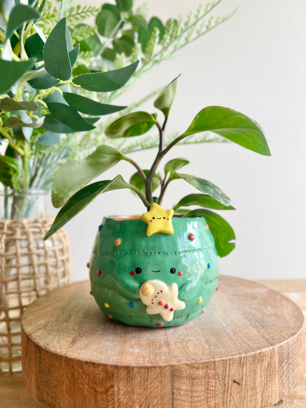 Christmas tree planter with gingerbread friend, photo 1 of 10