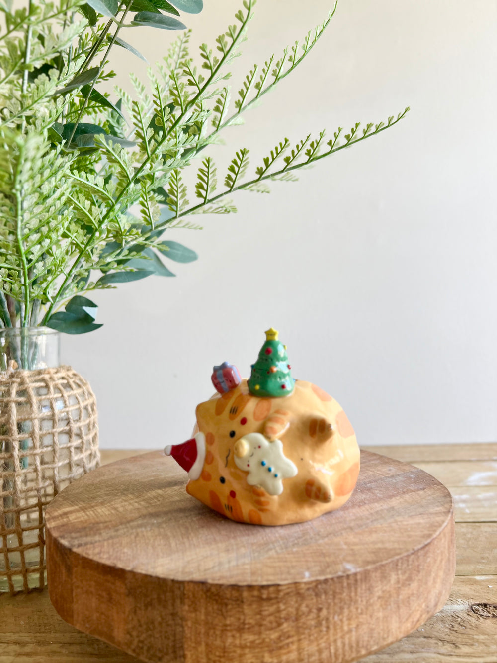 Festive sideways Ginger cat vase, photo 5 of 11