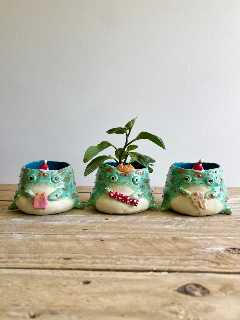 Festive grumpy Froggo planter with gingerbread friend, photo 13 of 13