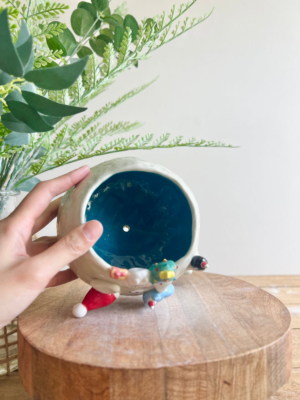 Festive sideways Totoro pot with Chibi Totoro friends, photo 10 of 11