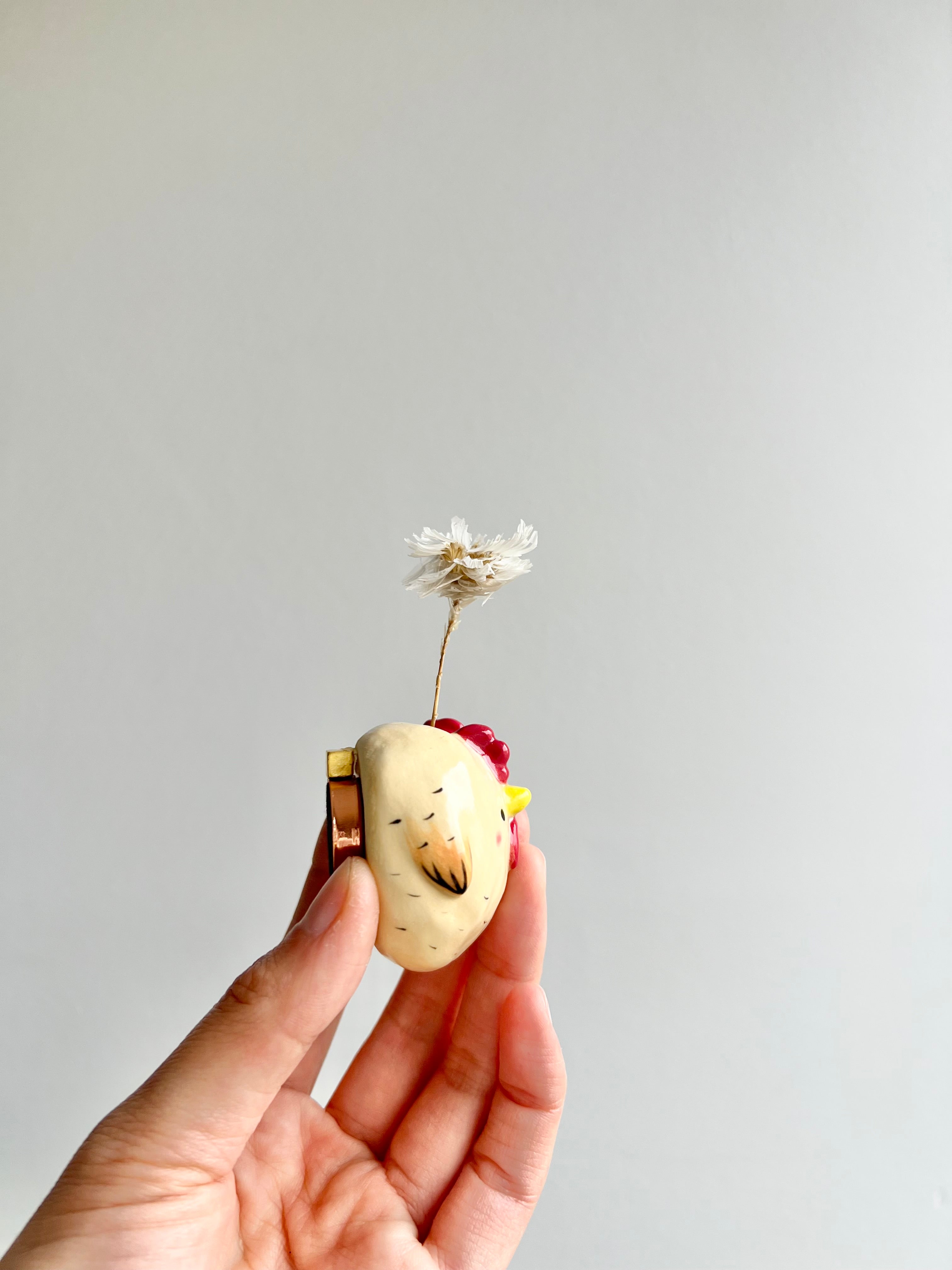 Bud vase magnet