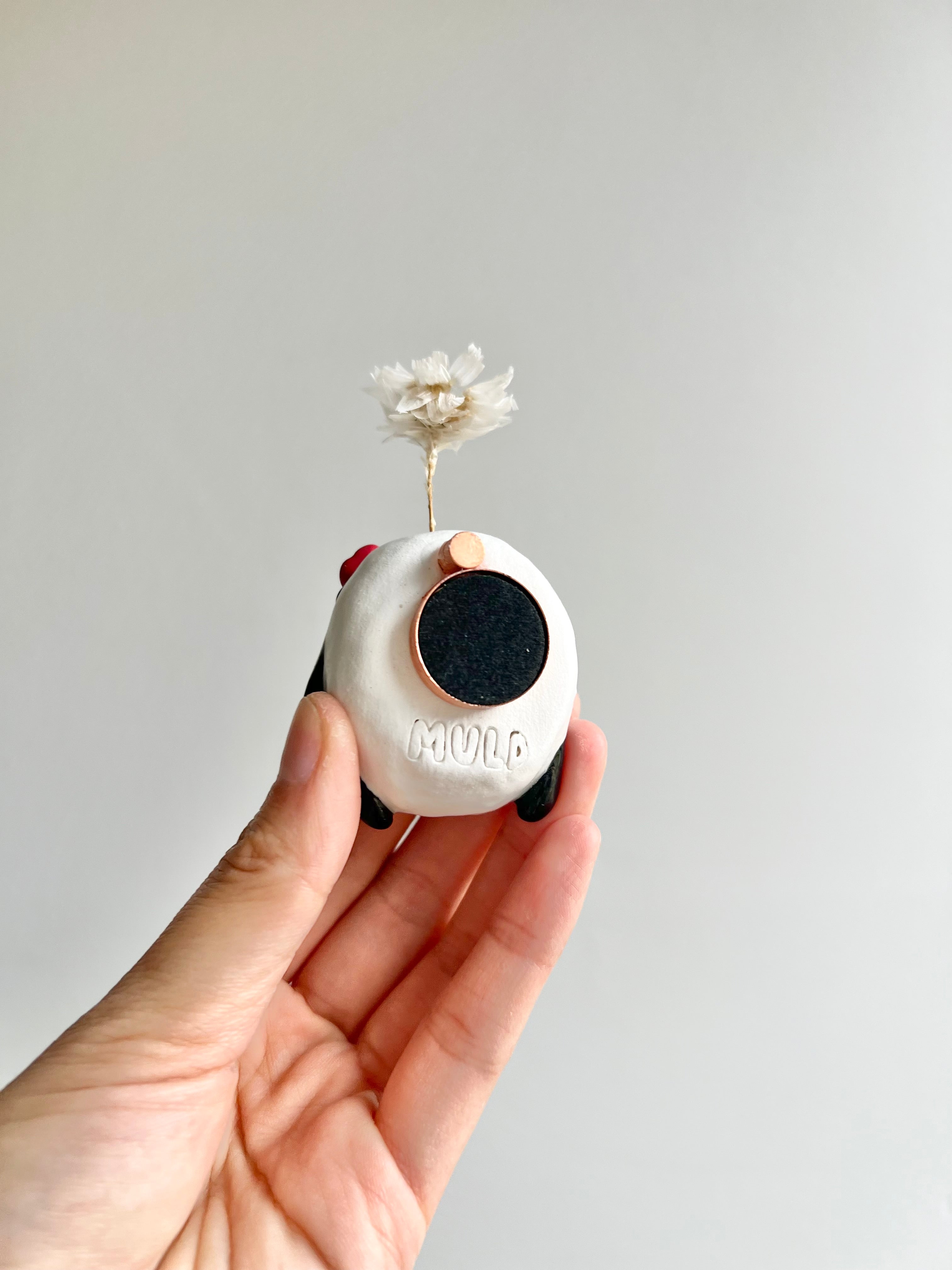 Bud vase magnet