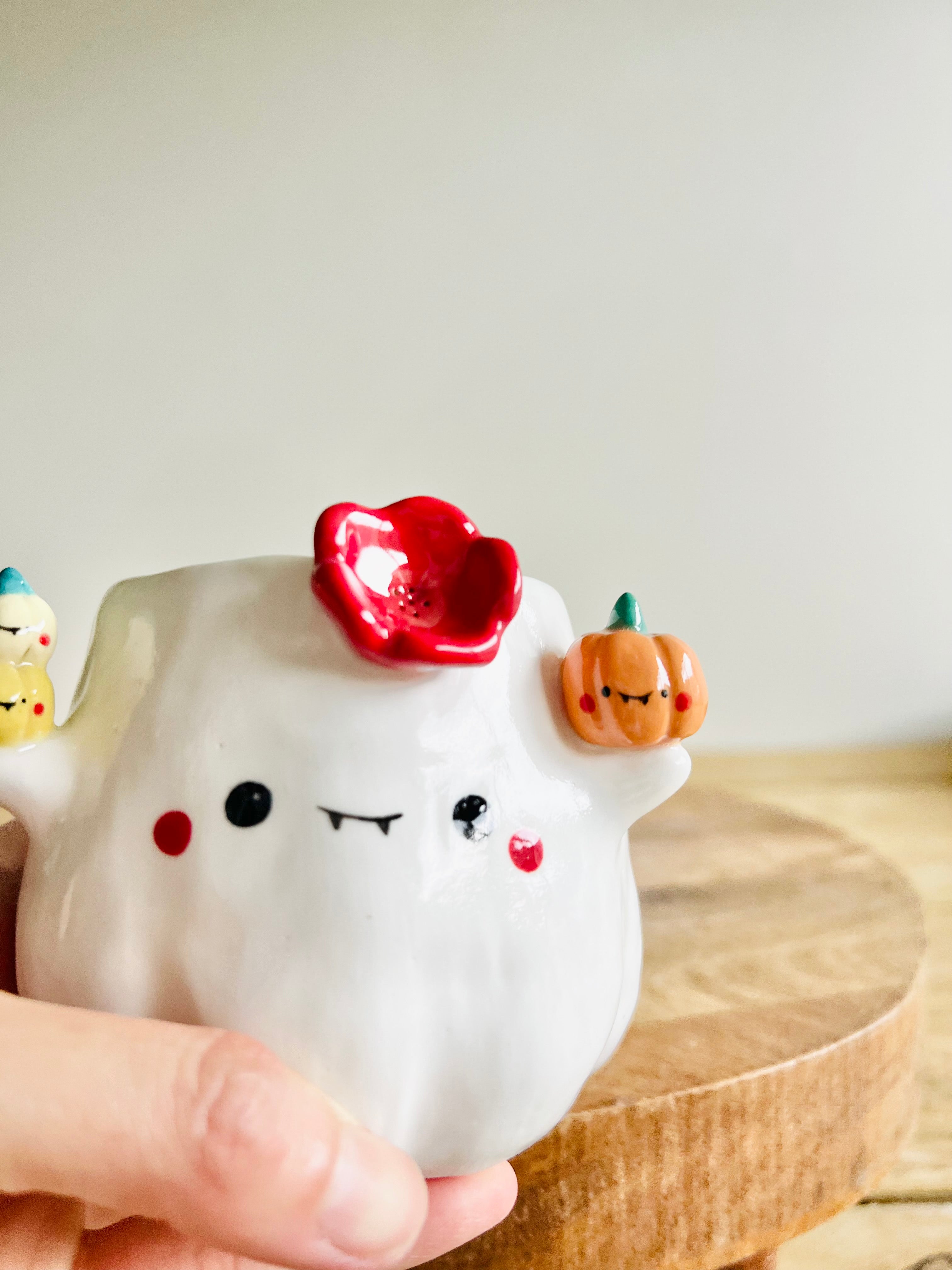 Ghost pot with pumpkin friends