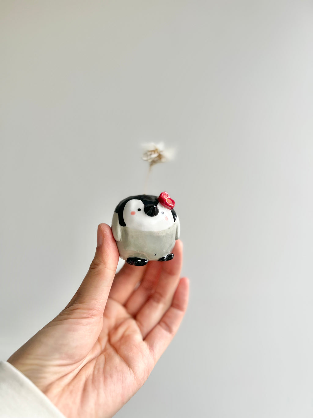 Bud vase magnet