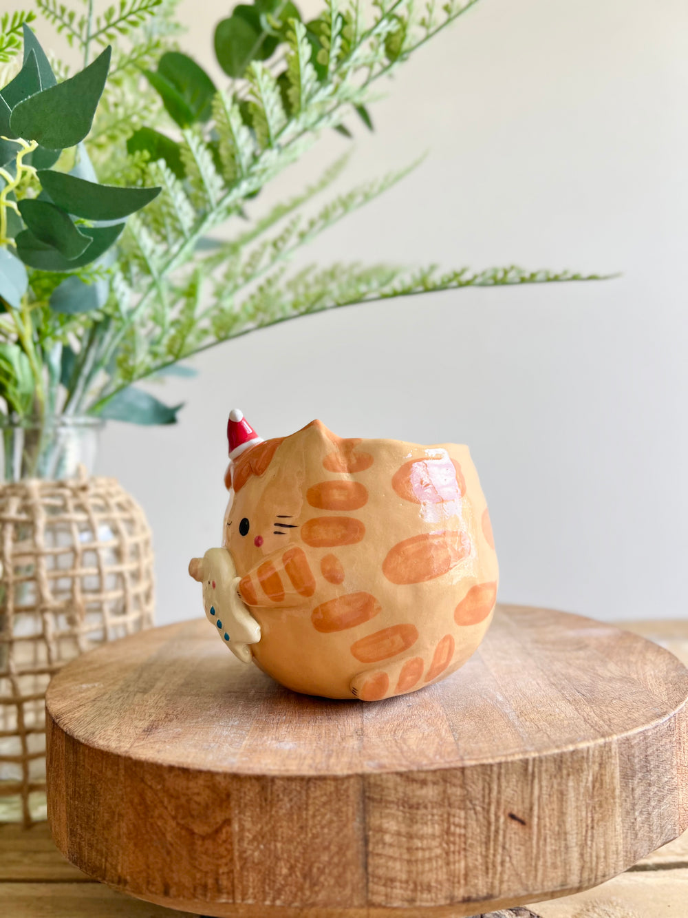 Ginger cat mug with gingerbread and present friend, photo 7 of 14