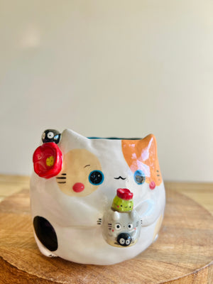 Cat pot with Totoro pot