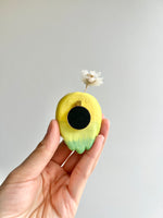 Bud vase magnet