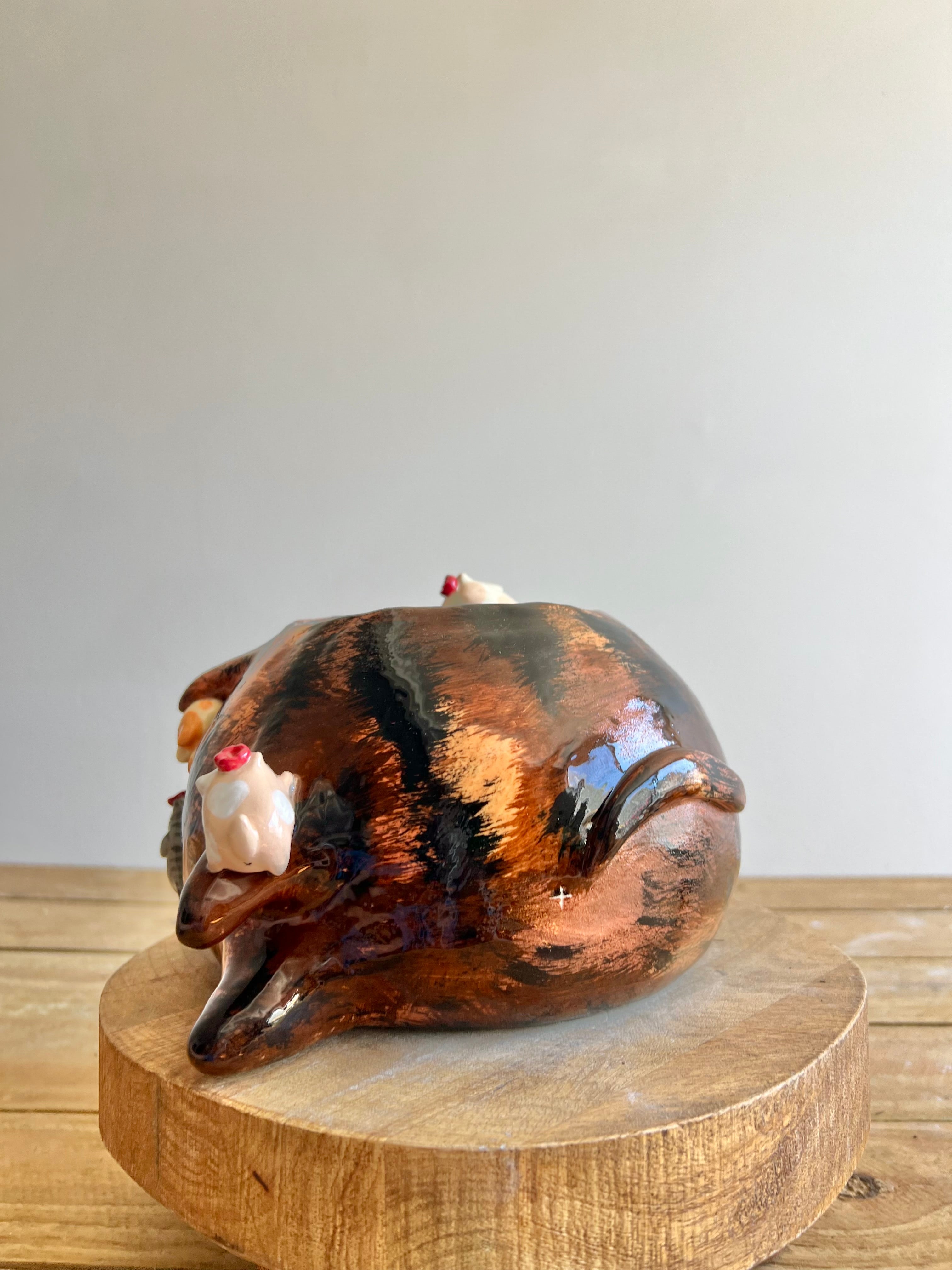 BIG mama Tortie pot