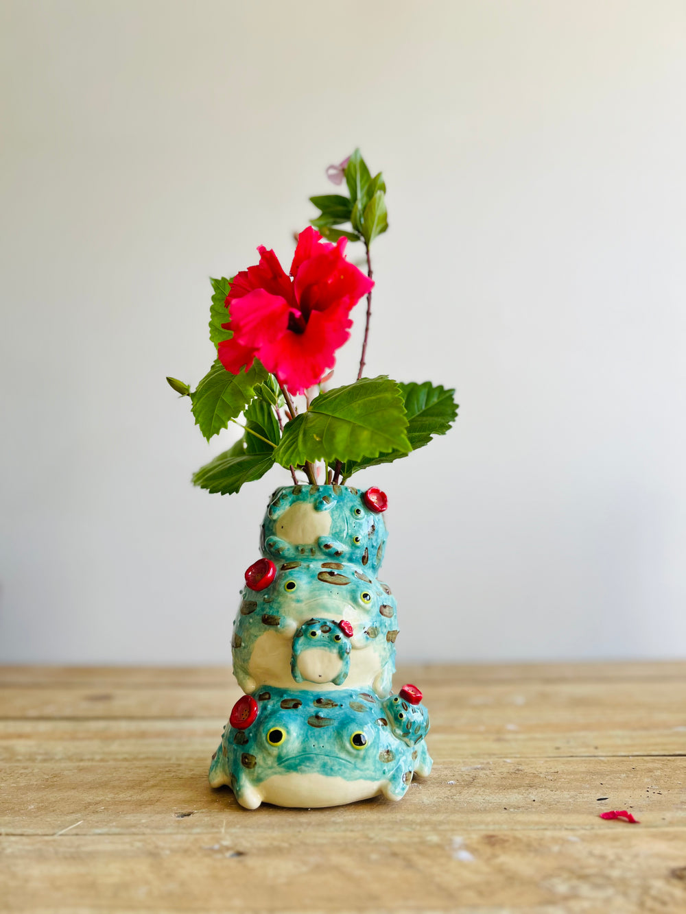 Grump Froggo family trio stack vase, photo 8 of 8