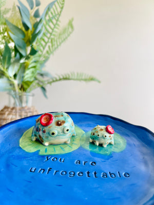 UnFROGgetable grump froggo trinket dish with bud vase