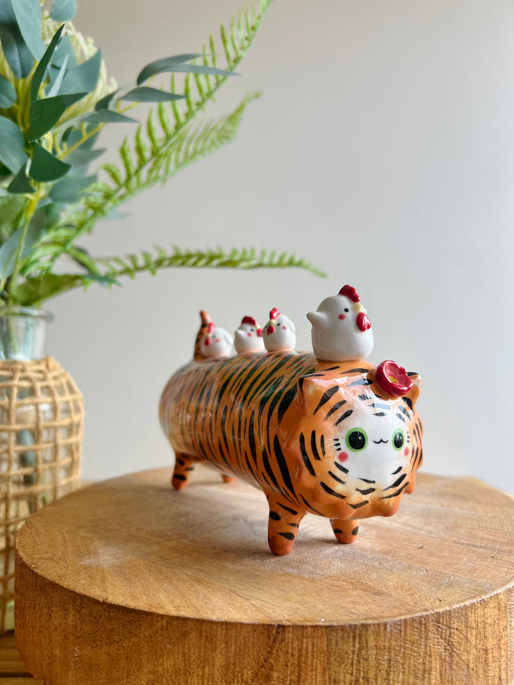 Long tiger bud vase, photo 2 of 17