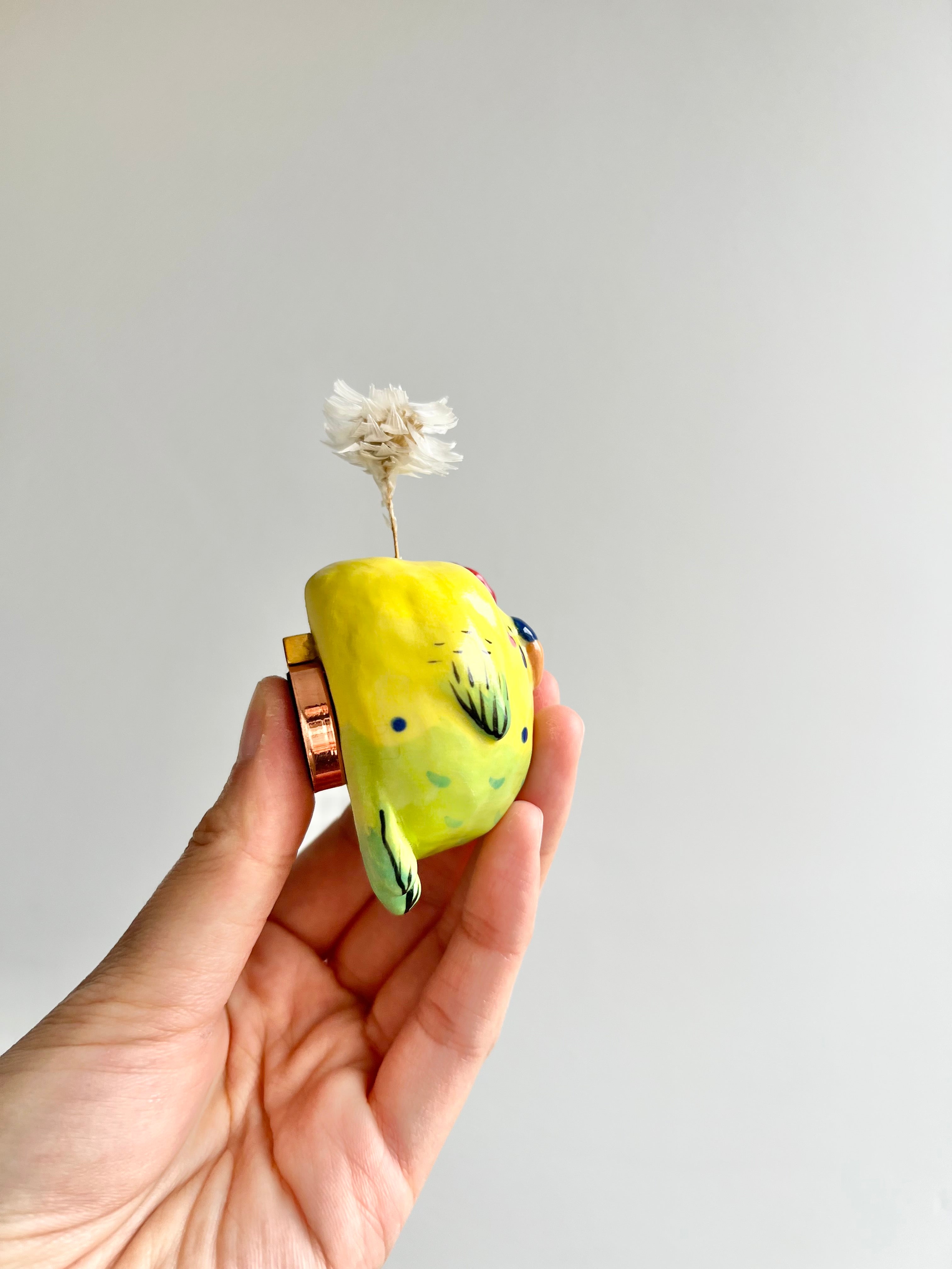 Bud vase magnet