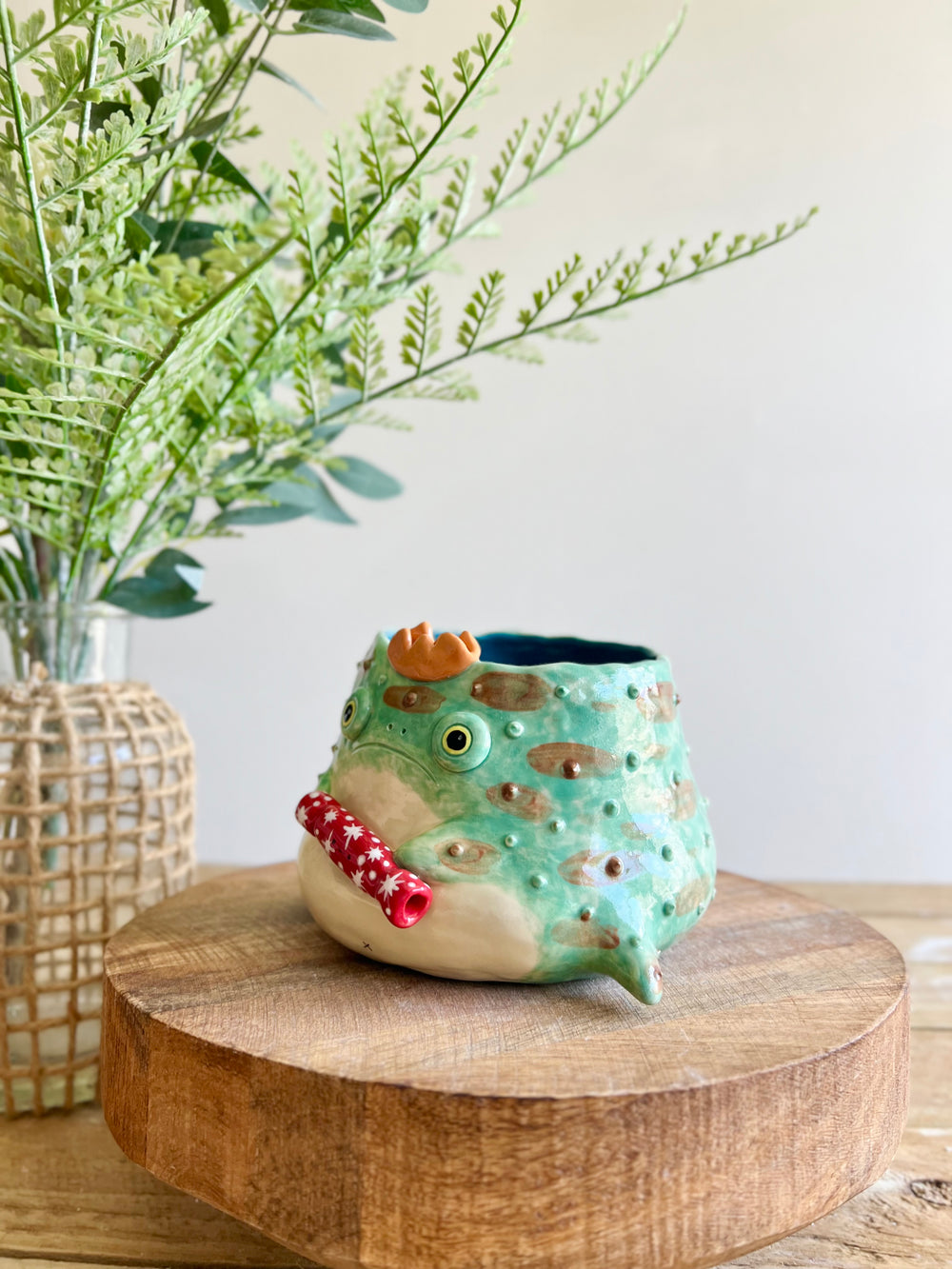 Festive grumpy Froggo planter cracks bon bon with you, photo 7 of 12