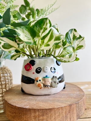 Flowery panda pot with bubble tea and animal friends