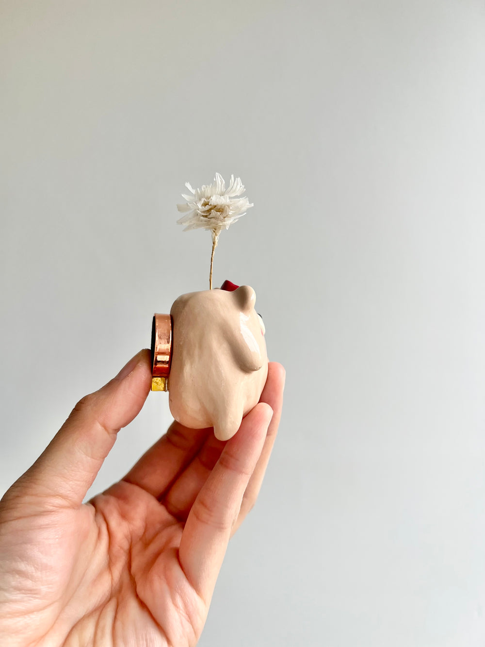 Bud vase magnet, photo 2 of 3