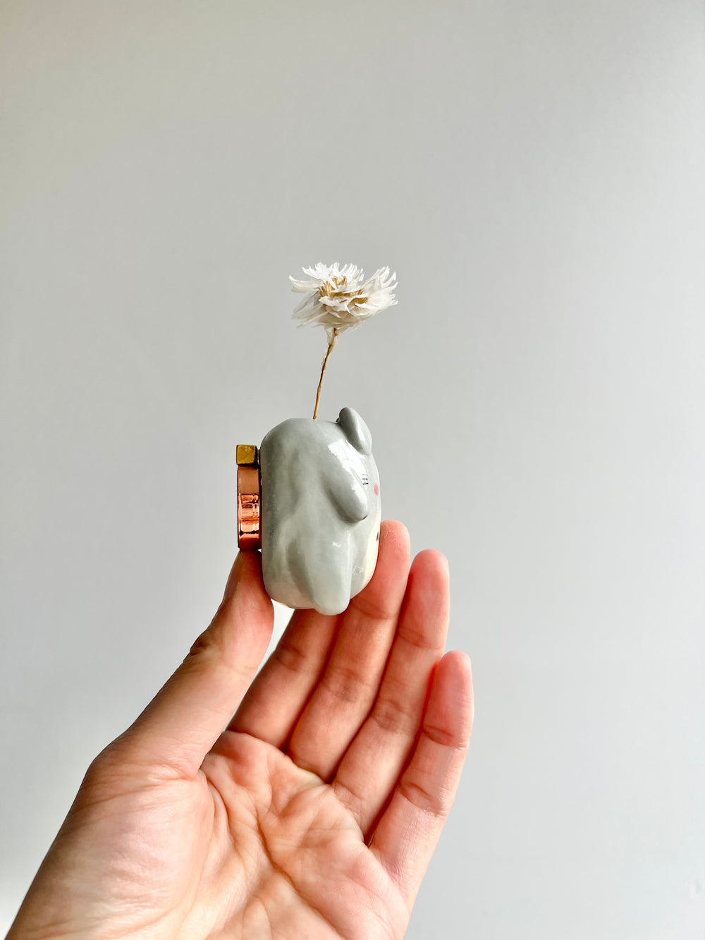 Bud vase magnet, photo 2 of 3
