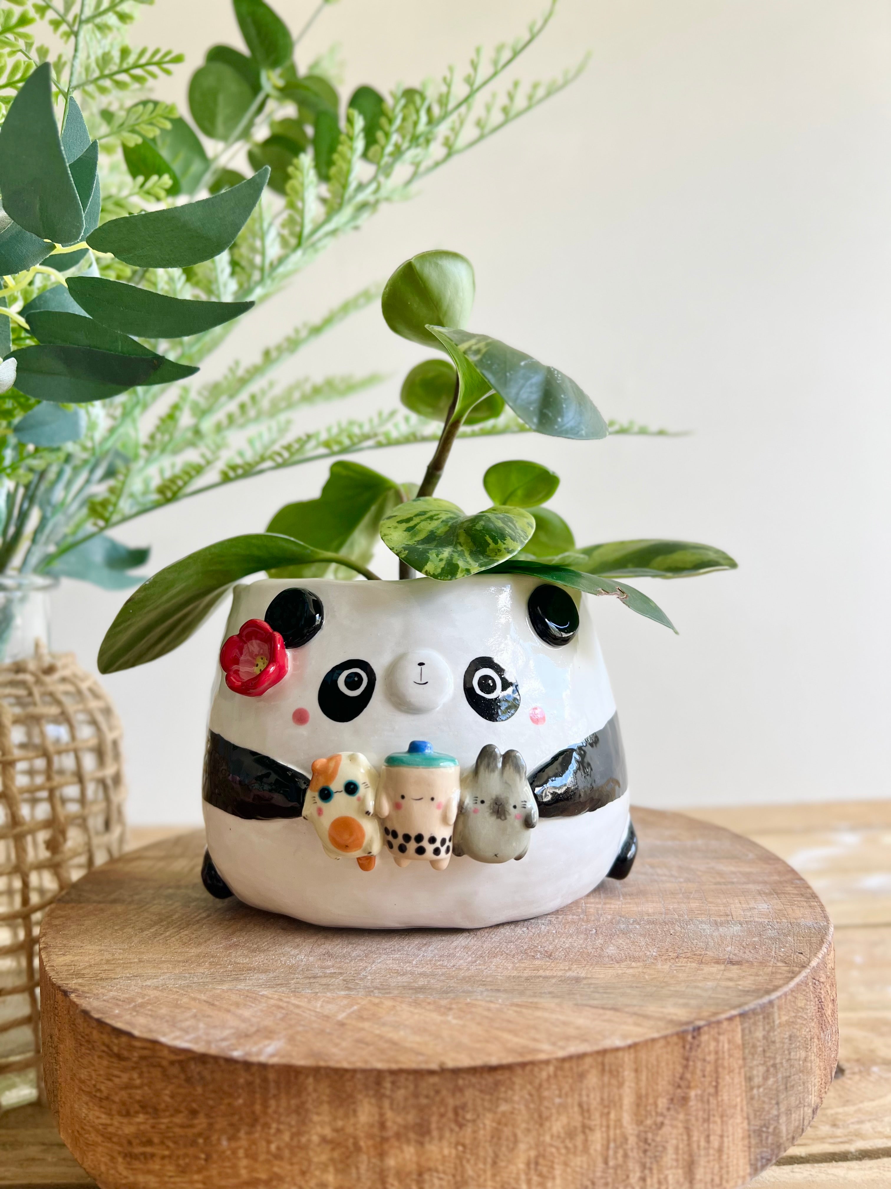 Flowery panda pot with bubble tea and animal friends