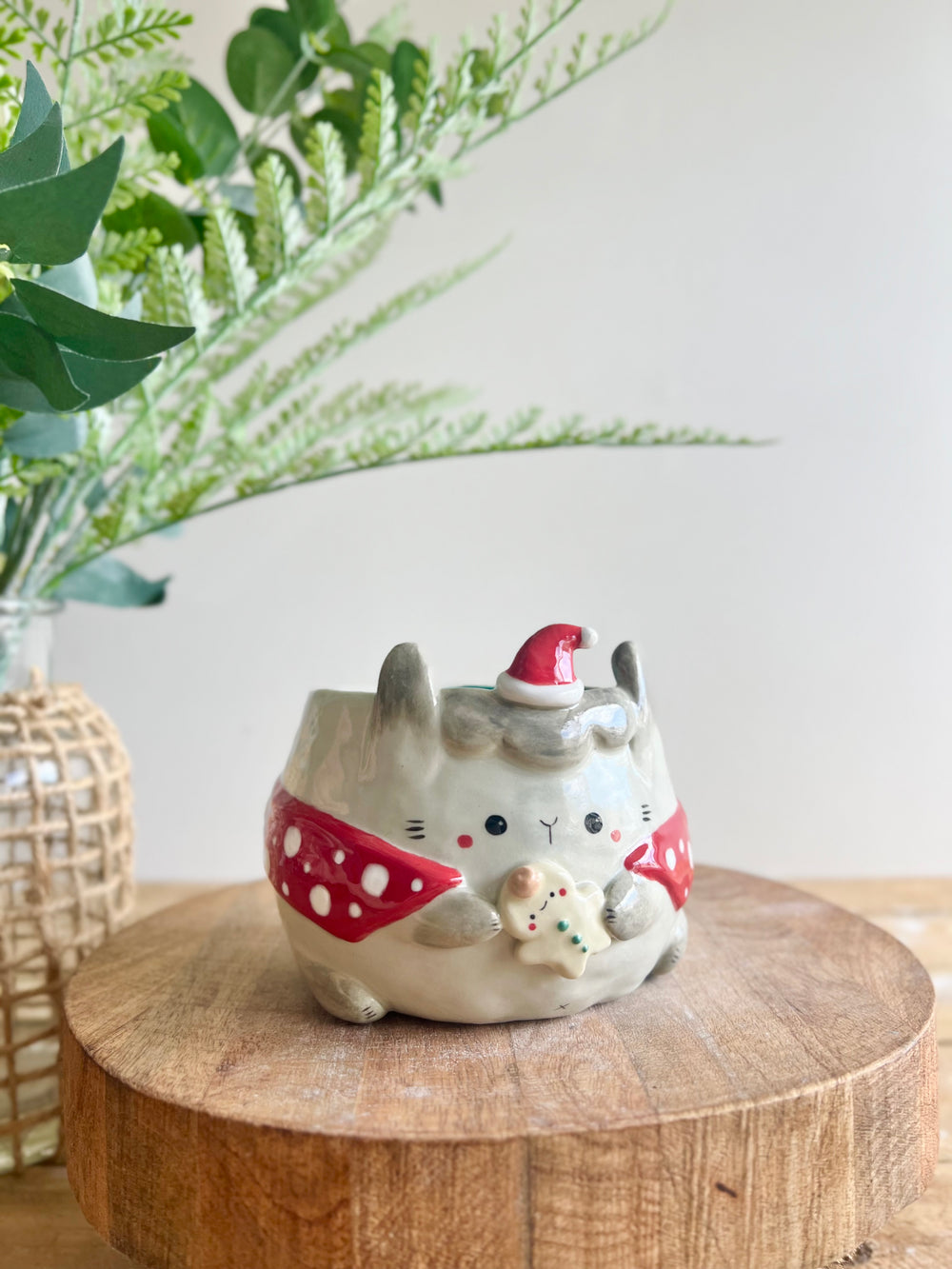 Festive grey bunny pot with gingerbread friend, photo 6 of 10