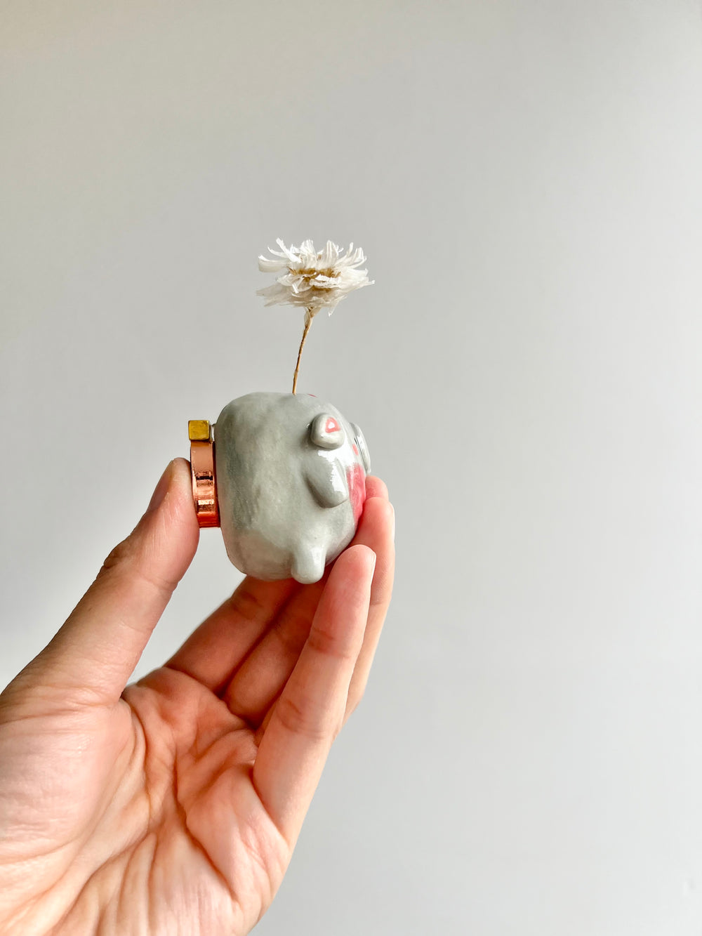 Bud Vase Magnet, photo 2 of 3