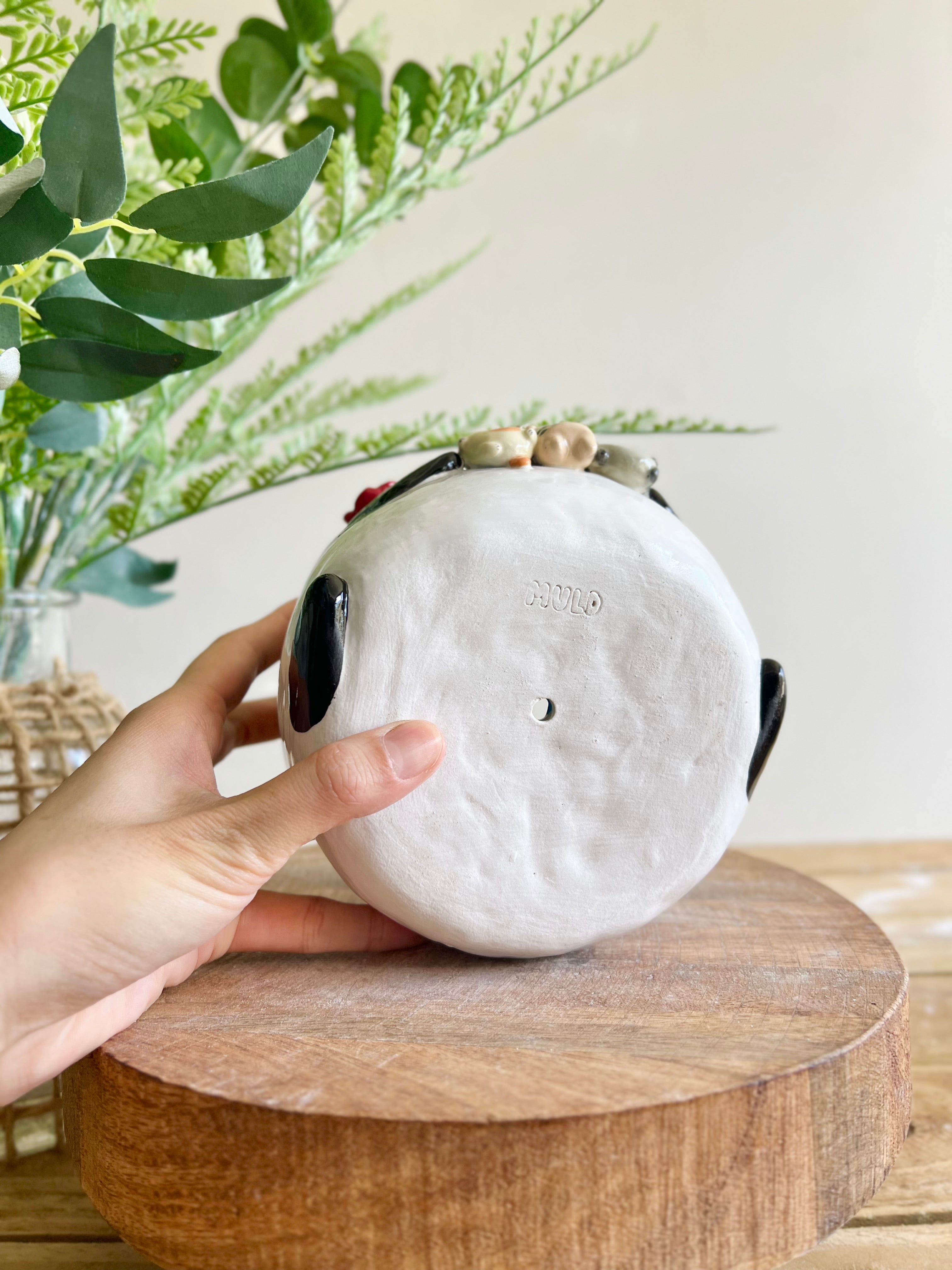 Flowery panda pot with bubble tea and animal friends