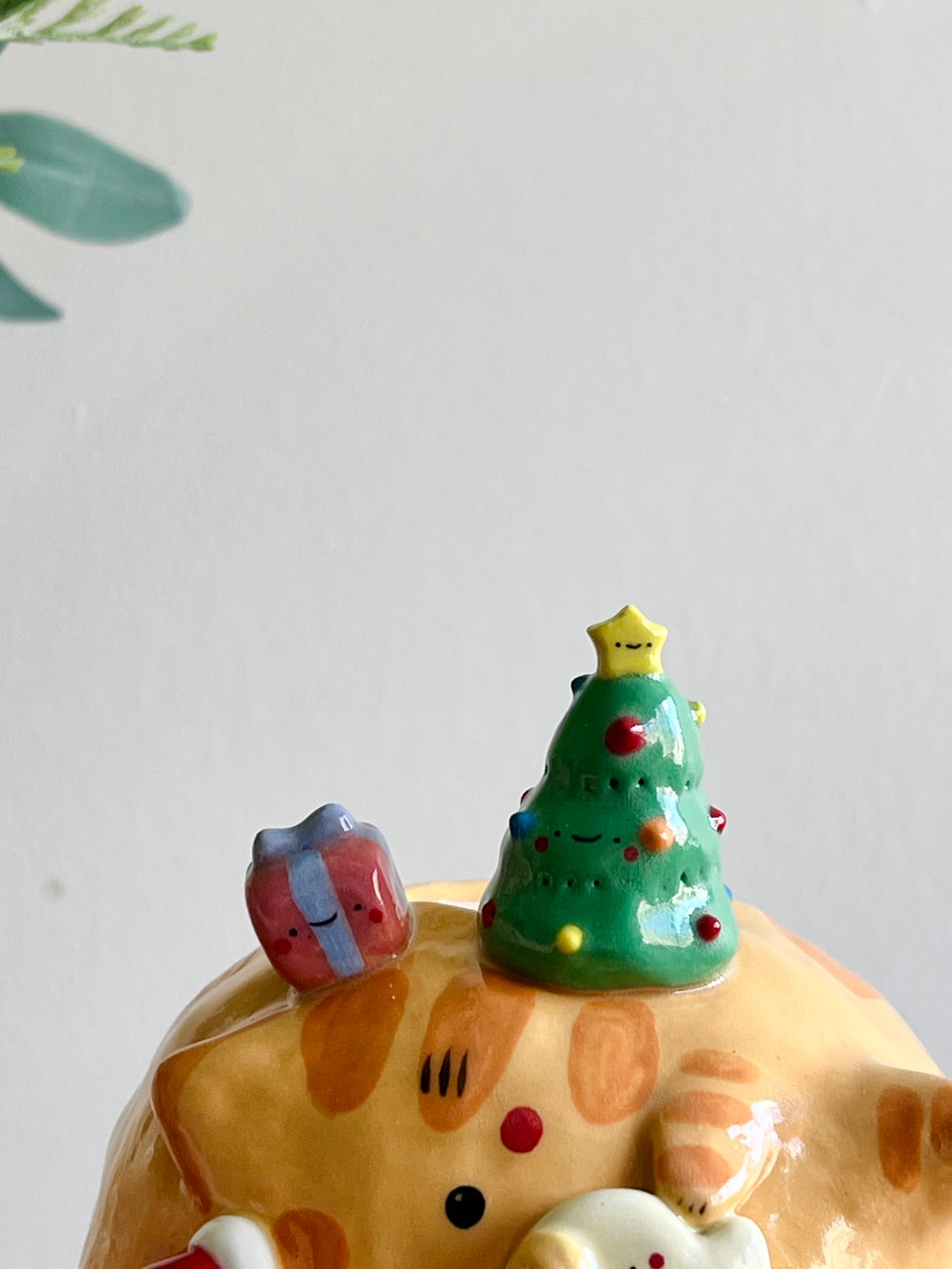Festive sideways Ginger cat vase, photo 9 of 11