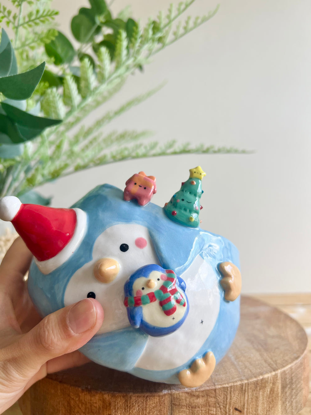 Festive sideways penguin pot with Christmas friends, photo 7 of 10