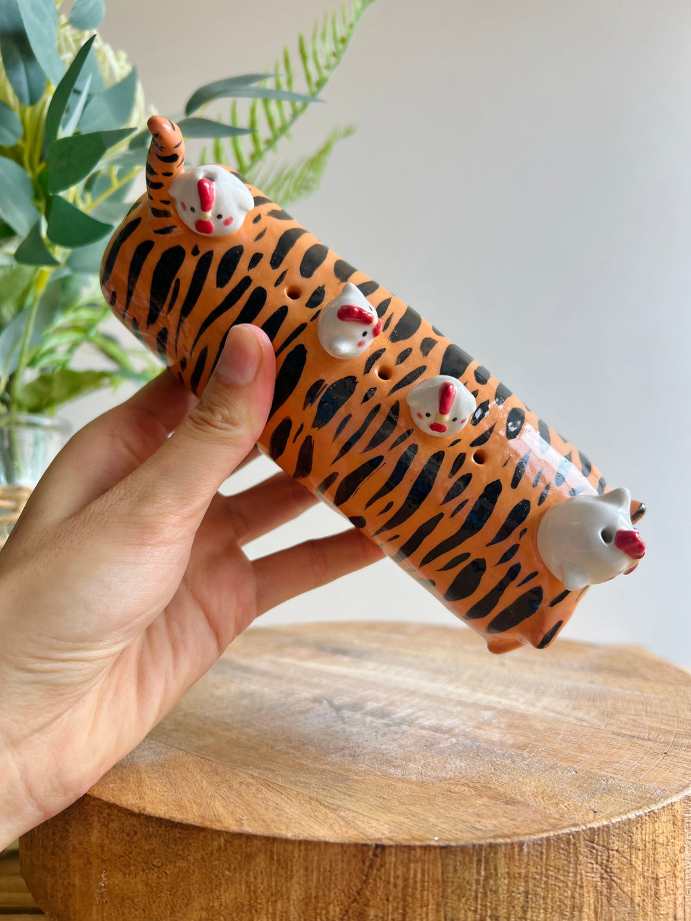 Long tiger bud vase, photo 12 of 17