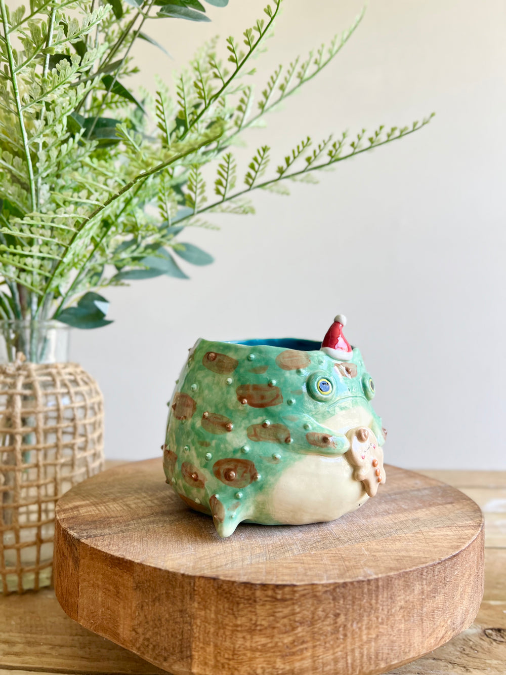 Festive grumpy Froggo planter with gingerbread friend, photo 3 of 13