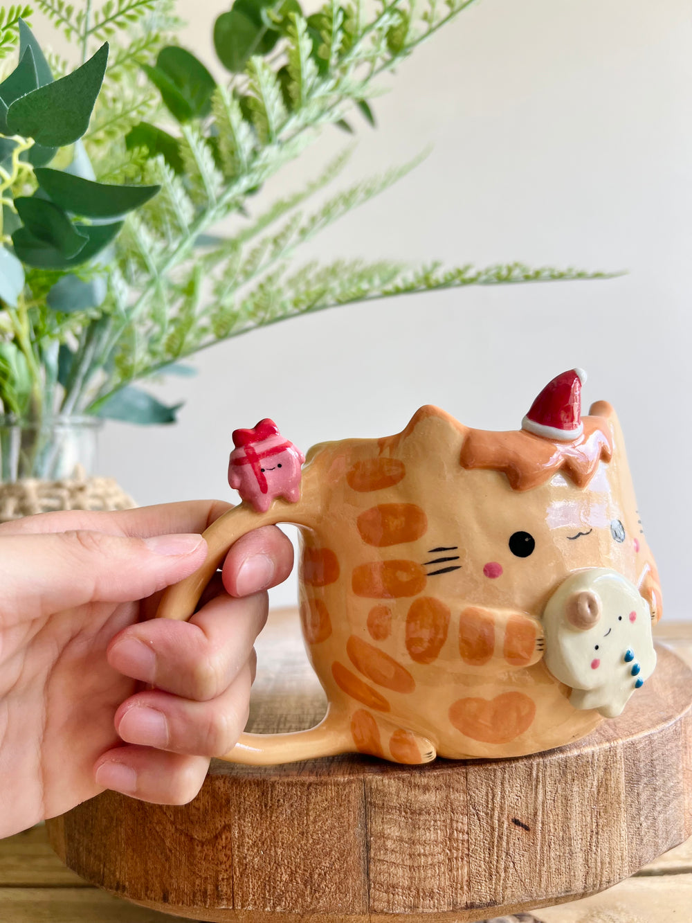 Ginger cat mug with gingerbread and present friend, photo 10 of 14
