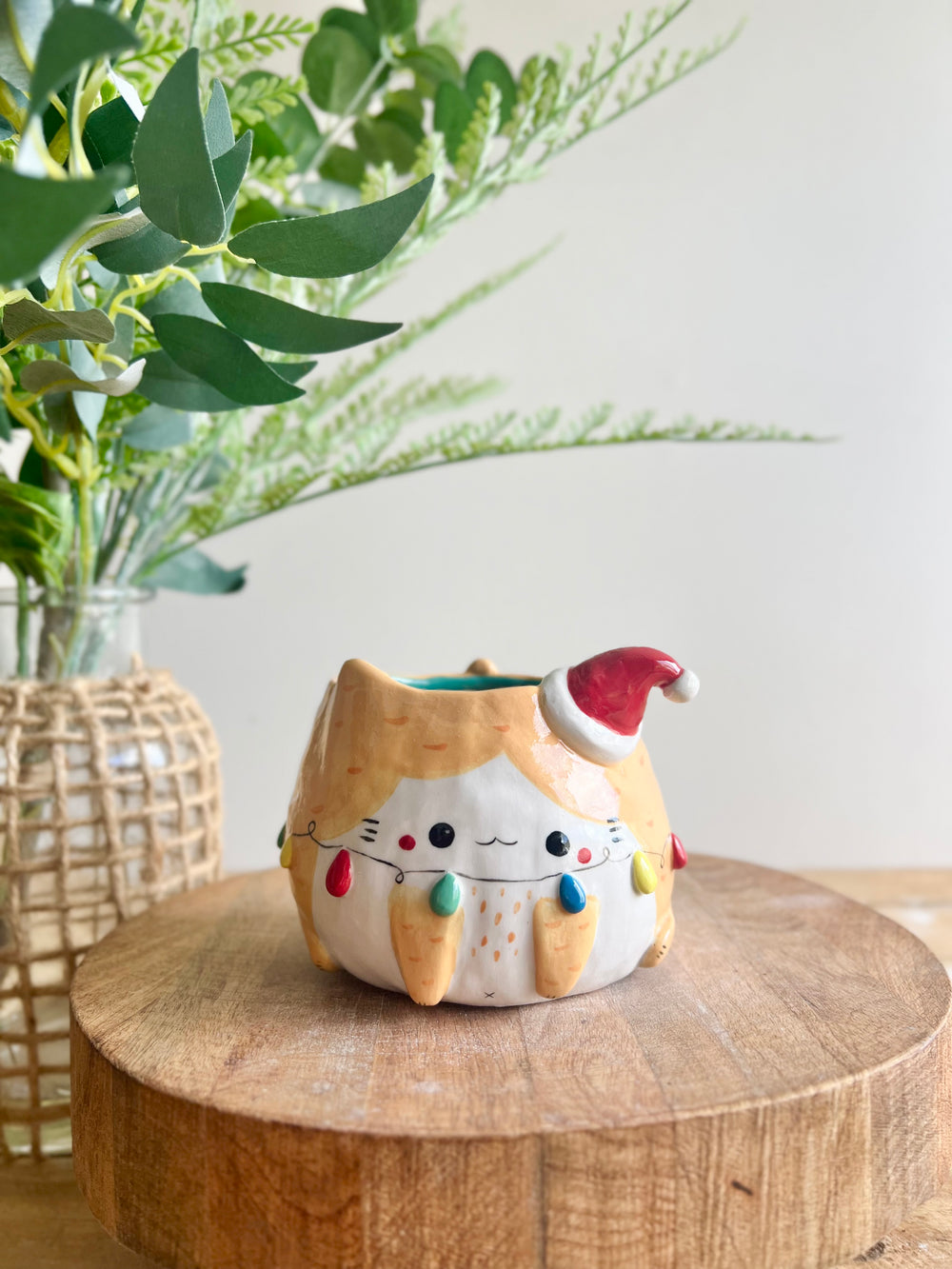 Festive ginger cat pot adorned with Christmas lights, photo 2 of 12