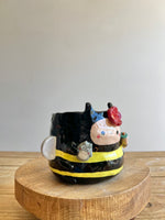 Bee Pot