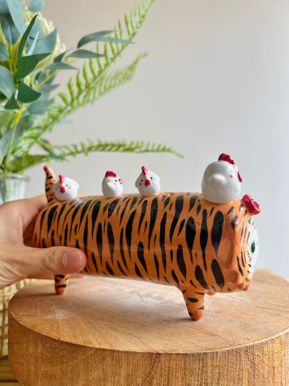 Long tiger bud vase, photo 9 of 17