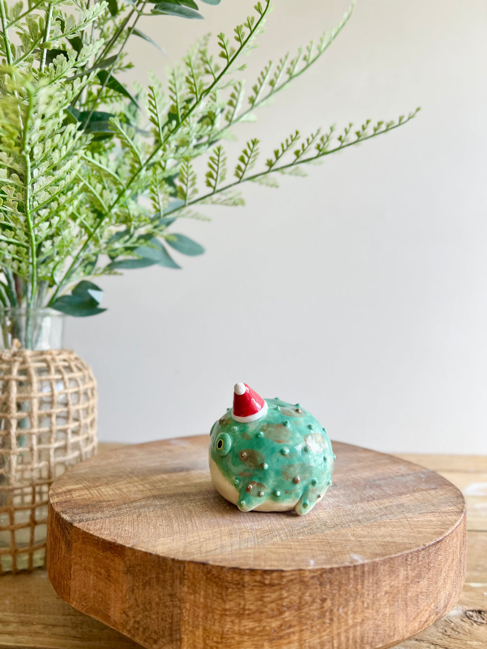 Festive grumpy Froggo bud vase #2, photo 5 of 11