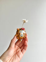 Bud vase magnet