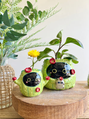 Flowery black CAT-us pot with grey cat friend