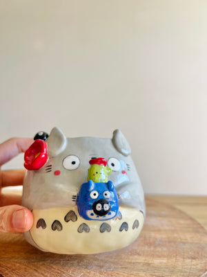 Totoro pot with Chibi Totoro pot and soot sprites