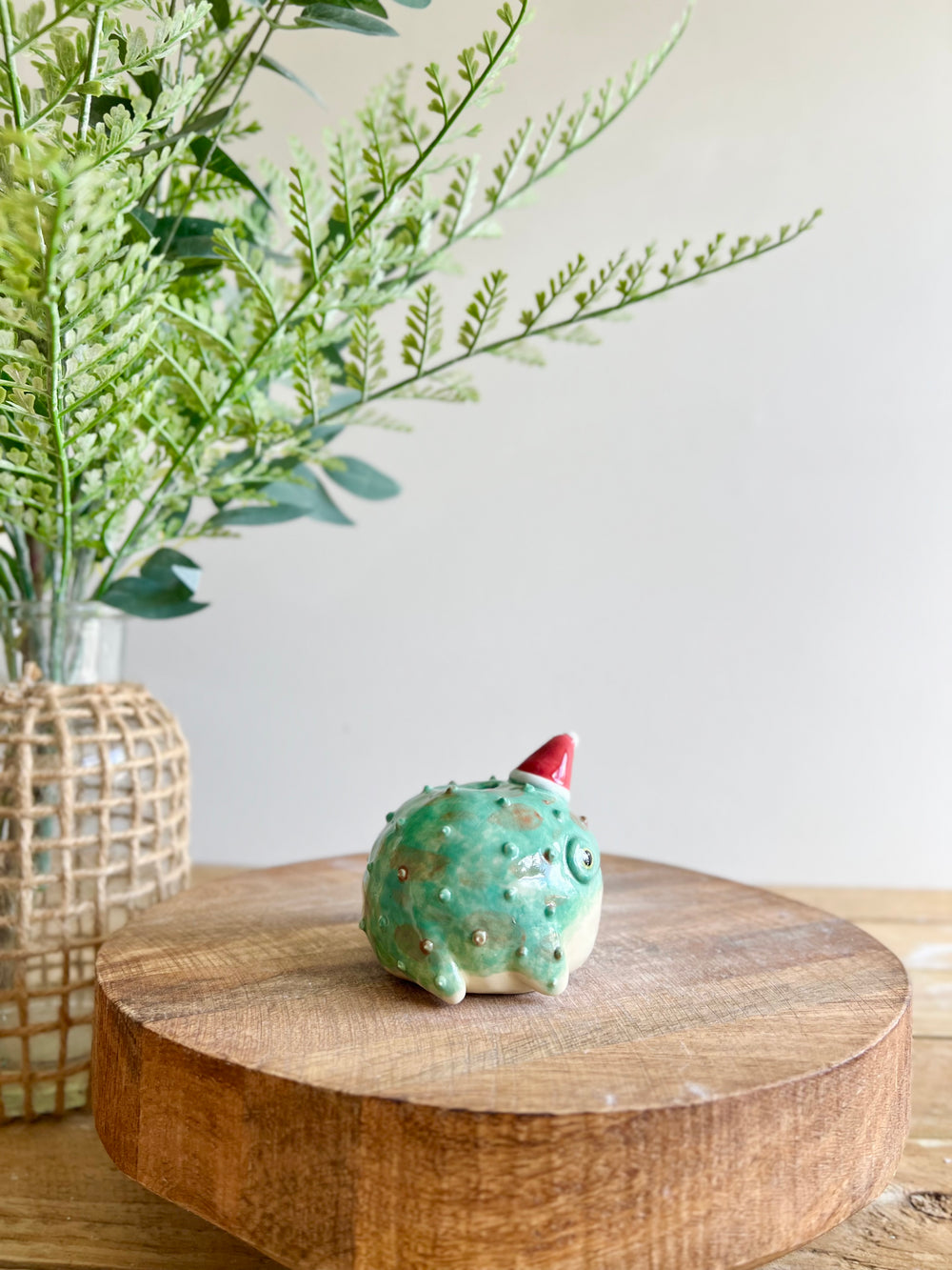 Festive grumpy Froggo bud vase #2, photo 3 of 11