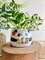 Flowery panda pot with bubble tea and animal friends