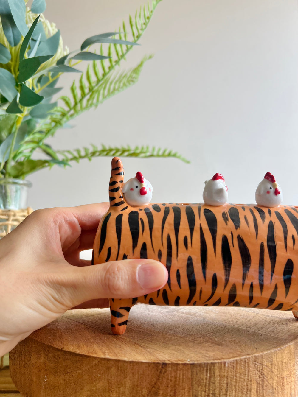 Long tiger bud vase, photo 11 of 17
