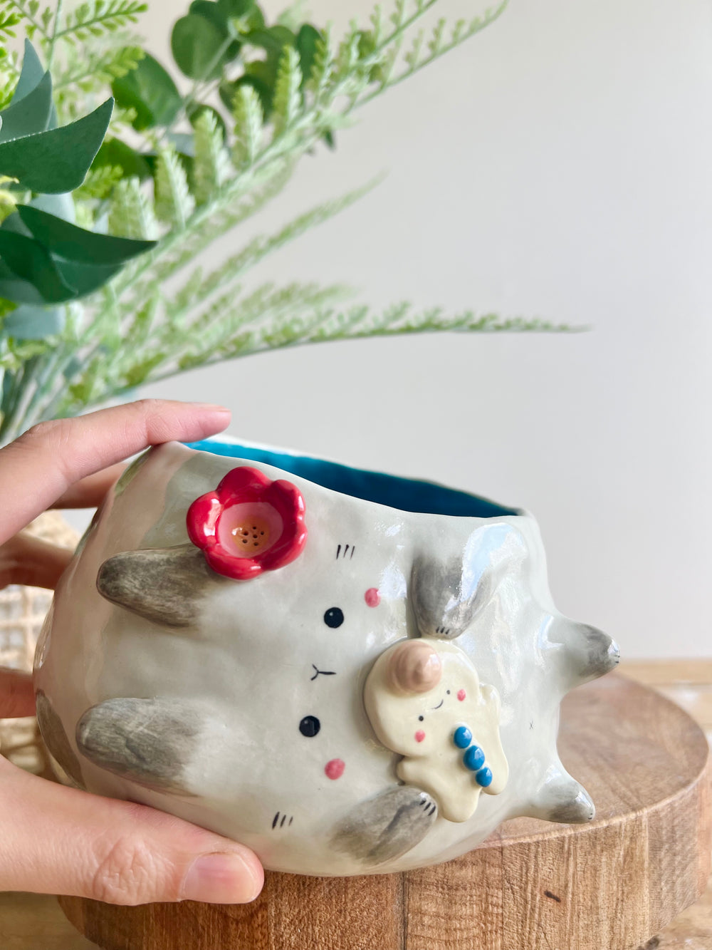 Flowery sideways bunny pot with gingerbread friend, photo 9 of 11