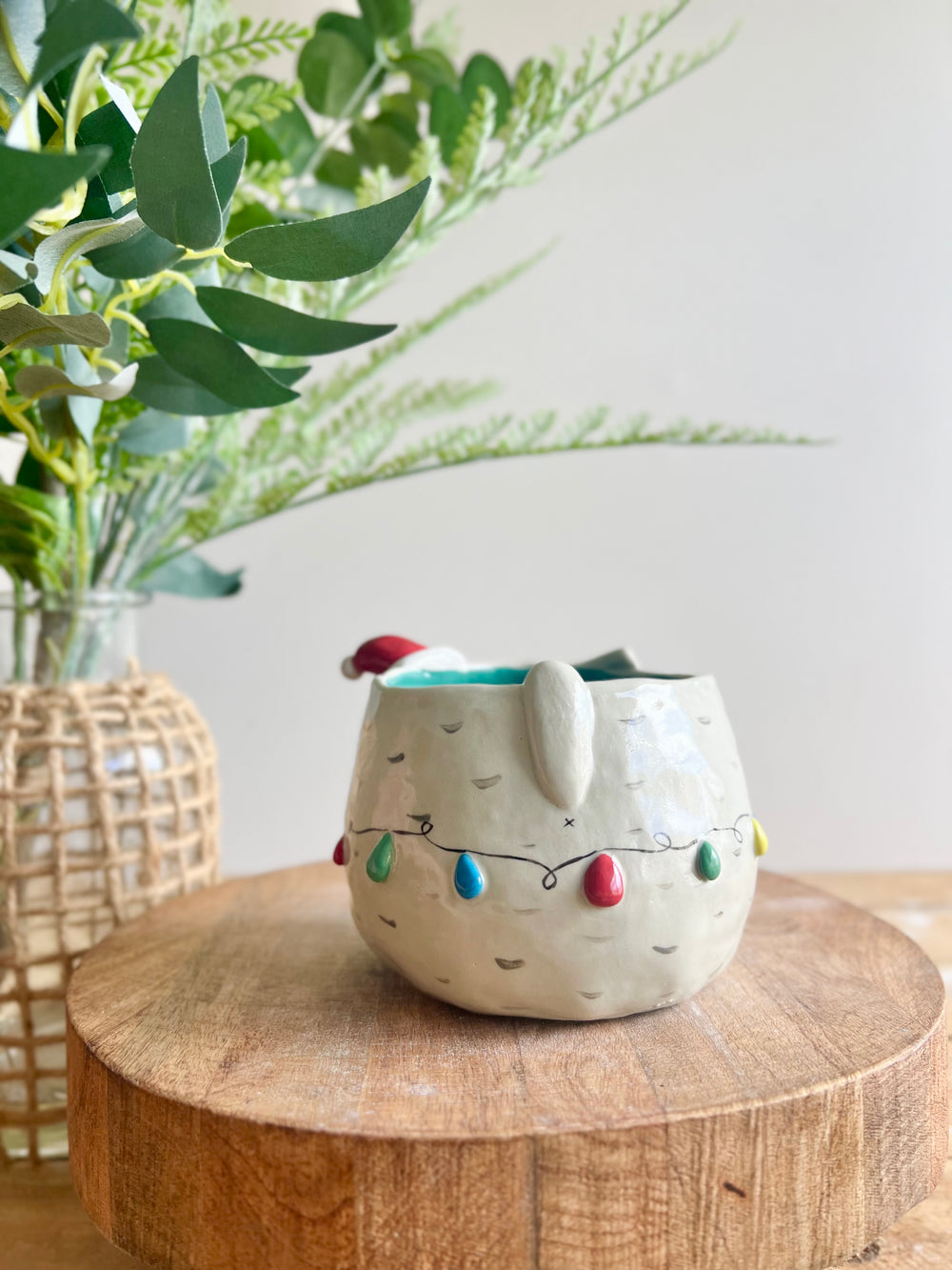 Festive grey cat pot adorned with Christmas lights, photo 4 of 11