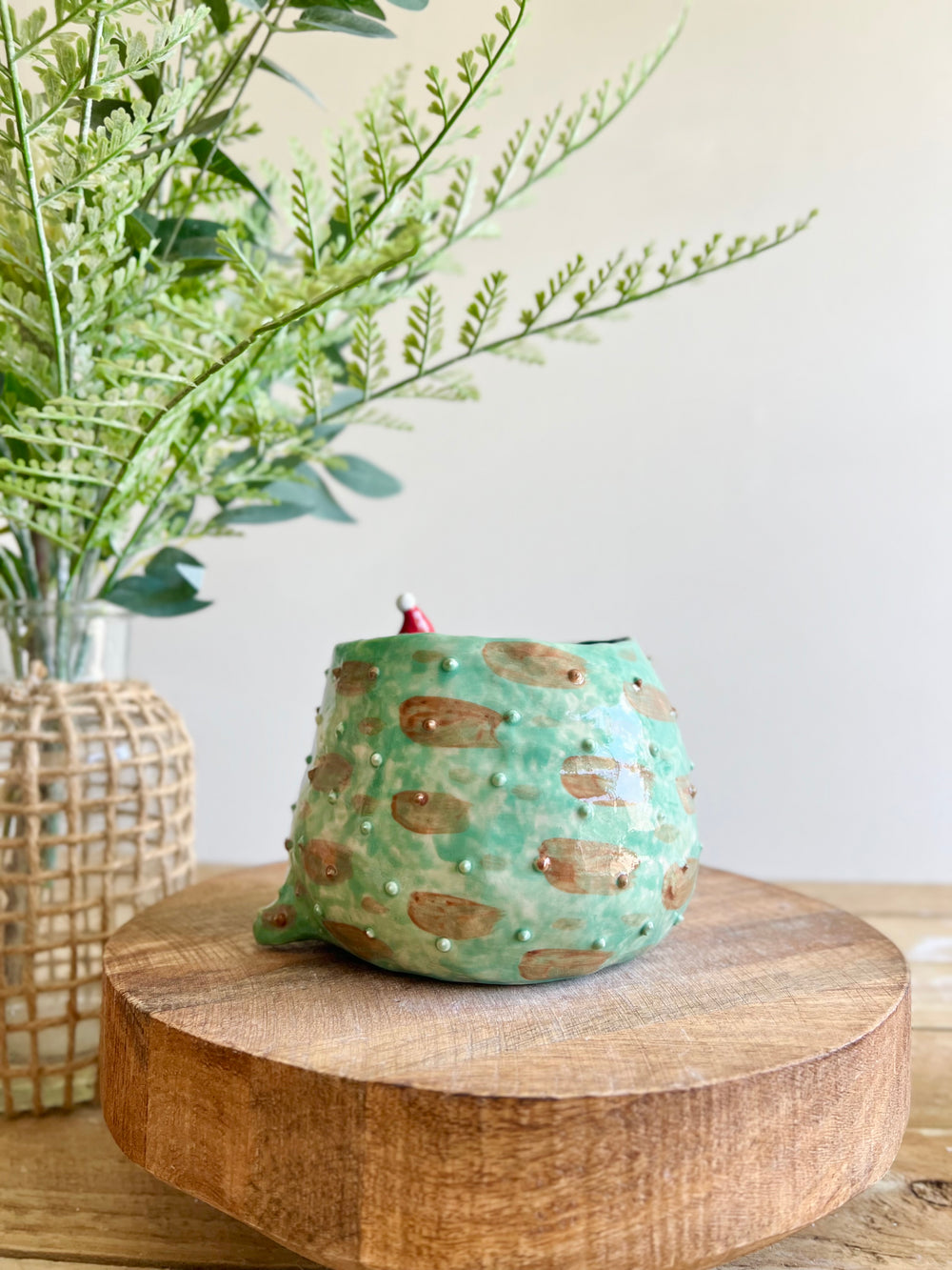 Festive grumpy Froggo planter with gingerbread friend, photo 6 of 13