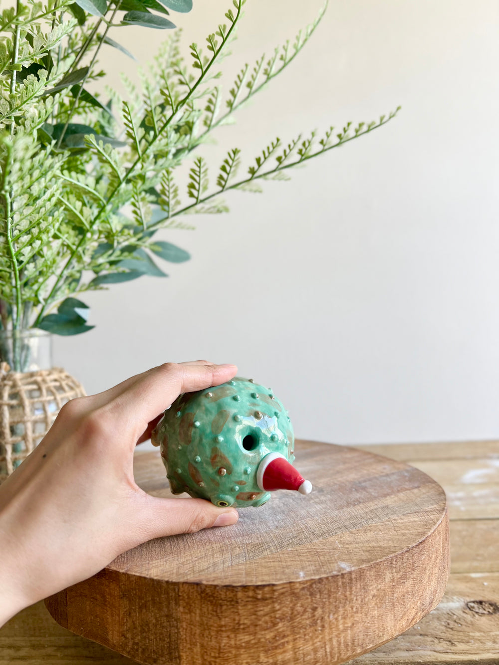 Festive grumpy Froggo bud vase #1, photo 9 of 11