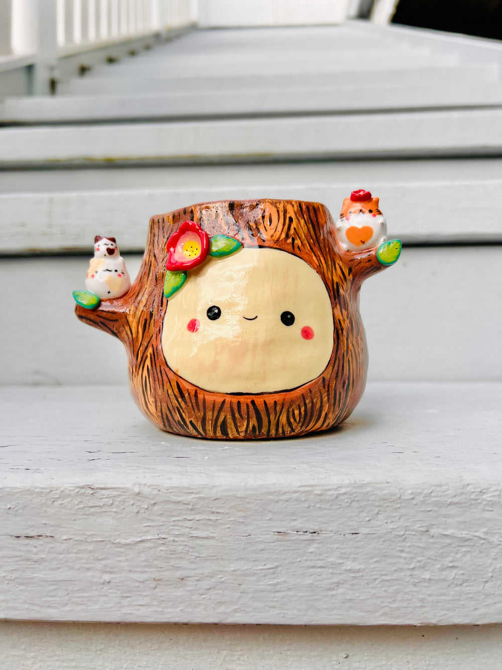 Happy tree pot with cat friends, photo 1 of 8