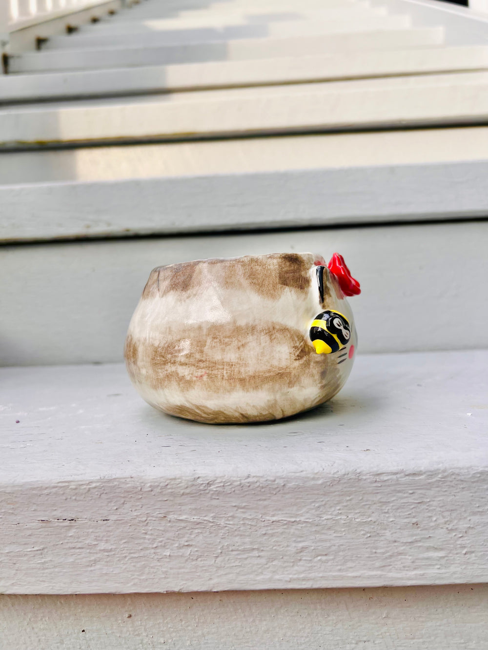 Grey cat head pot with bee friends, photo 2 of 8