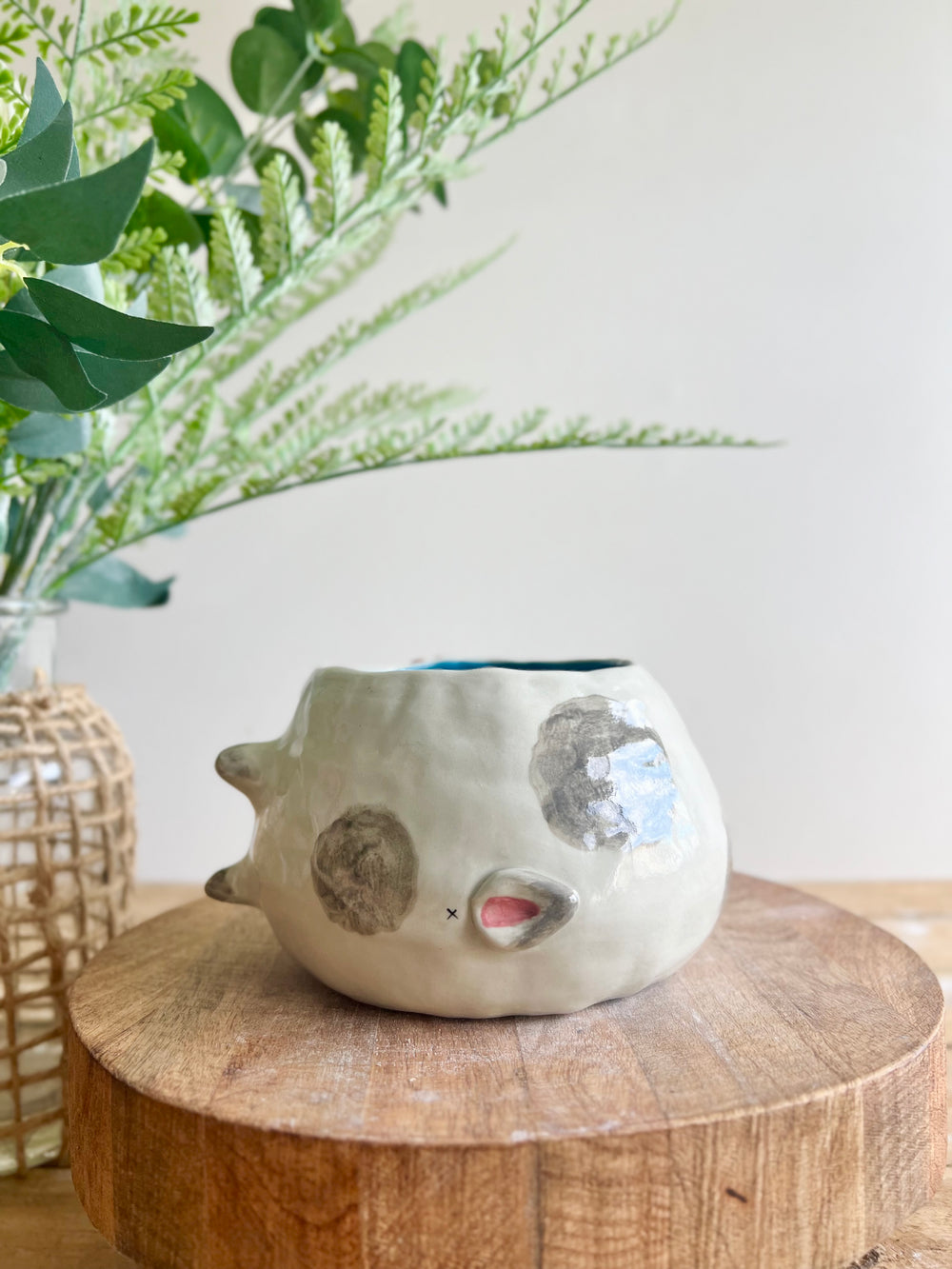 Flowery sideways bunny pot with gingerbread friend, photo 6 of 11