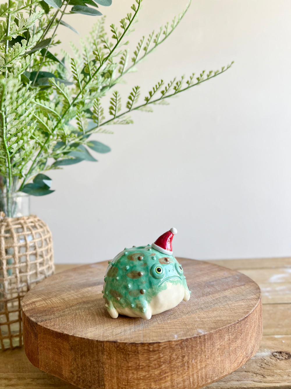 Festive grumpy Froggo bud vase #1, photo 3 of 11